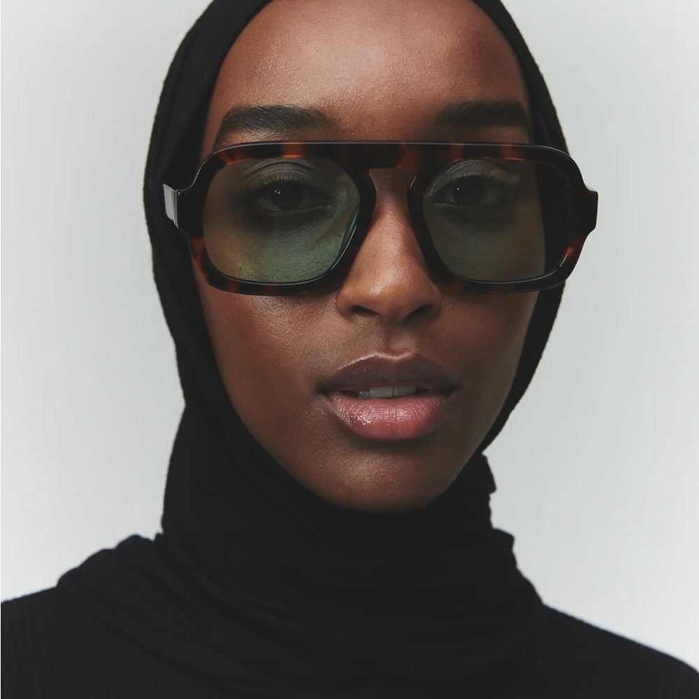 NEW still in packaging - Tortoise Shell Oversized Sunglasses